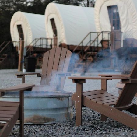 Smoky Hollow Outdoor Resort Covered Wagon เซอเวียร์วีล ภายนอก รูปภาพ