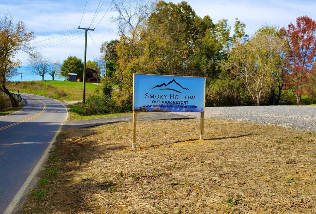 Smoky Hollow Outdoor Resort Covered Wagon เซอเวียร์วีล ภายนอก รูปภาพ